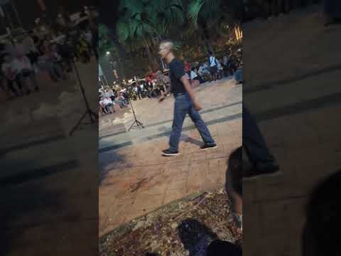 Pengamen Yang Tertib 