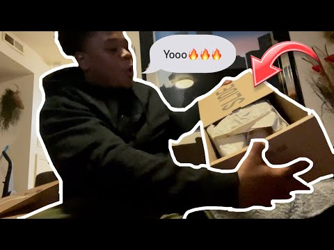 I Got My FIRST pair of YEEZYS😱 (UNBOXING Adidas YEEZY SLIDES PURE)