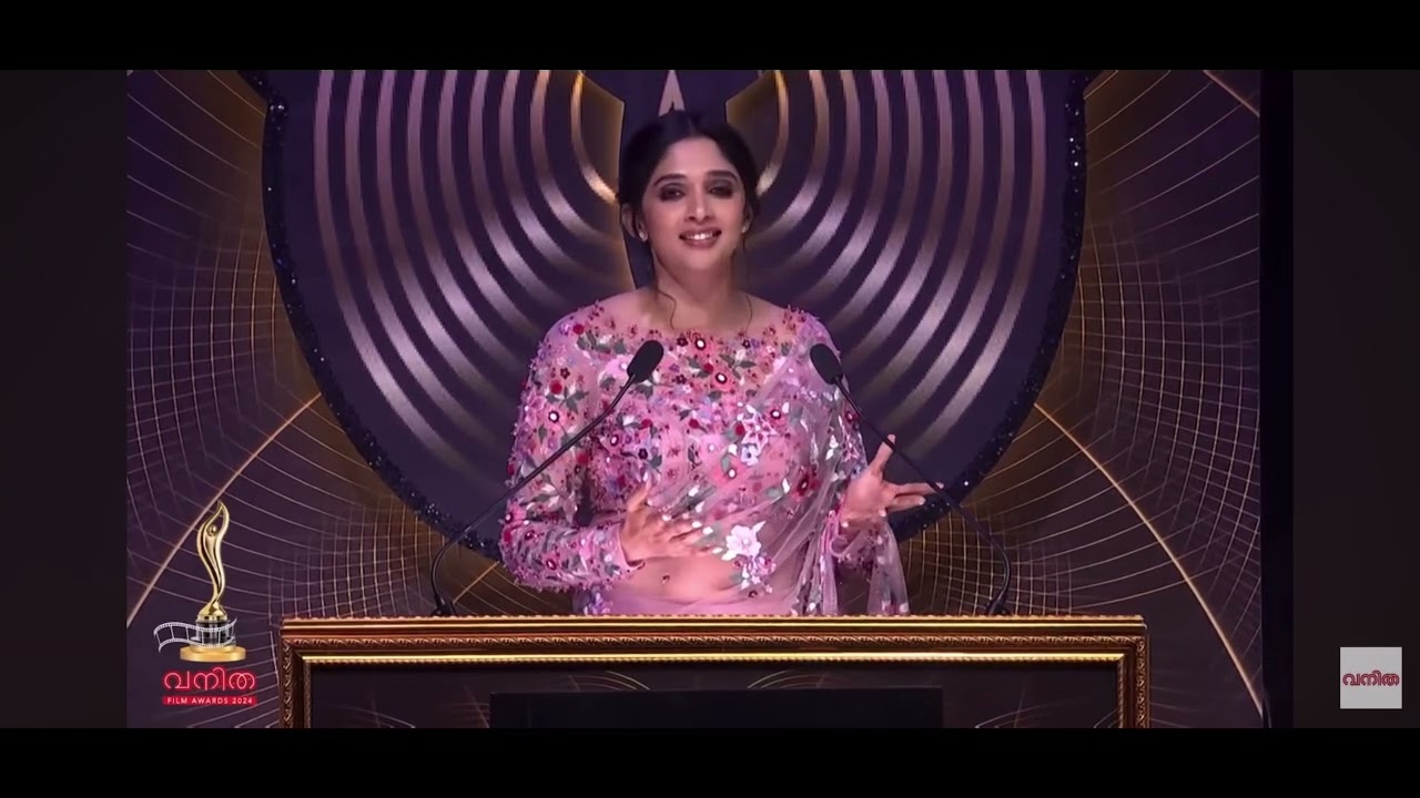 Nyla Usha Navel Show - Vanitha Film Awards 2024