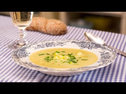 In diesem Video zeige ich euch wie man ganz schnell eine leckere & cremige Zucchinisuppe zaubern kan. 