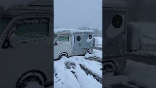 高速道路PAに避難して雪中車中泊、関西で記録的な大雪、軽キャンピングカーが雪まみれに #Shorts