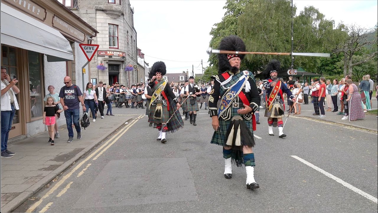 Mace flourish as Drum Majors lead the combined pipe bands back after
