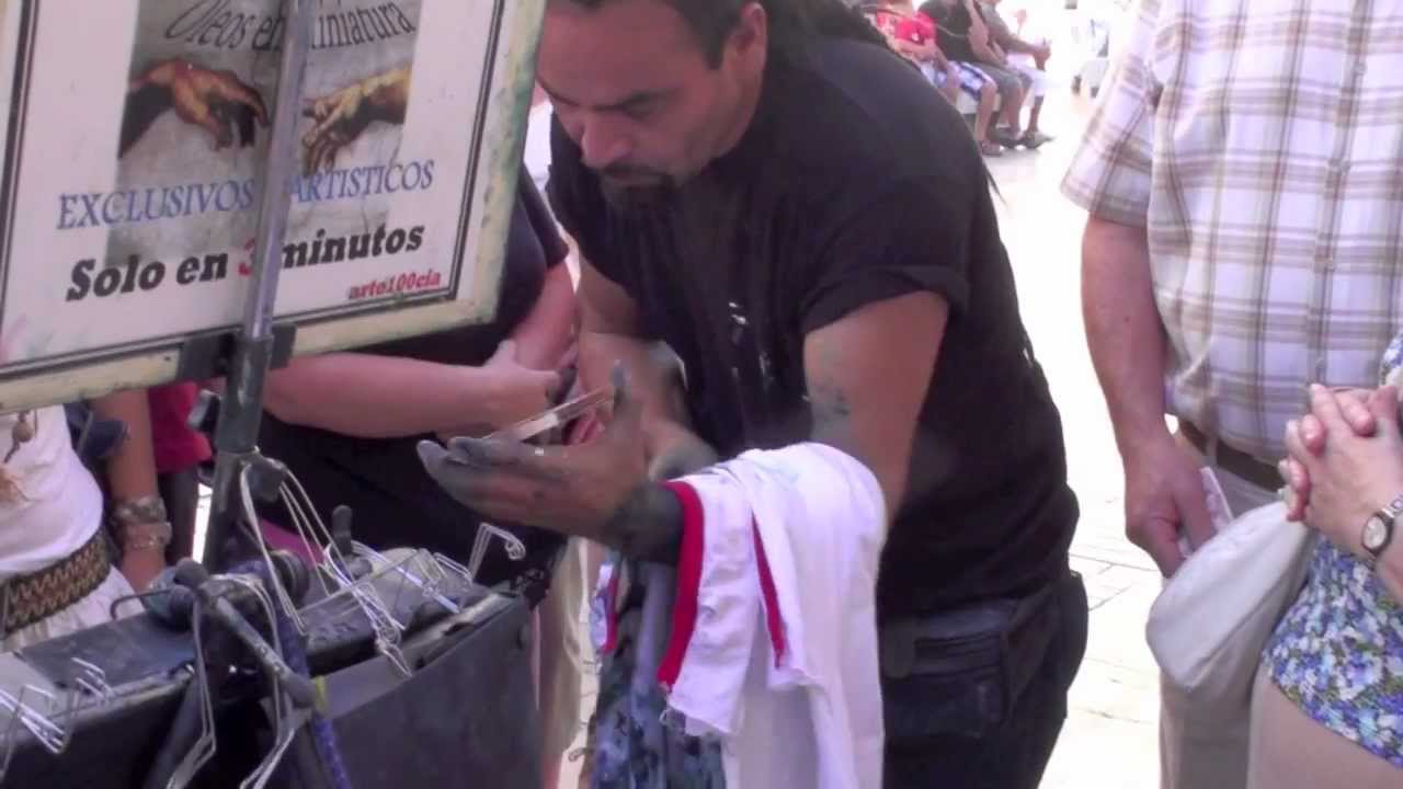 Amazing Finger Painter - Malaga - A brilliant and quick finger paint street artist. Malaga - October 2011