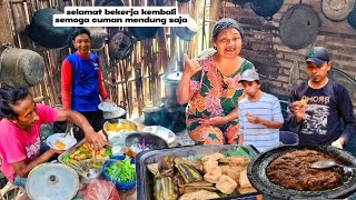 Download Lagu mbah ibuk Masak lalapan buat pak tukang, biarpun agak mendung penting tidak hujan MP3 Download Lagu mbah ibuk Masak lalapan buat pak tukang, biarpun agak mendung penting tidak hujan MP3