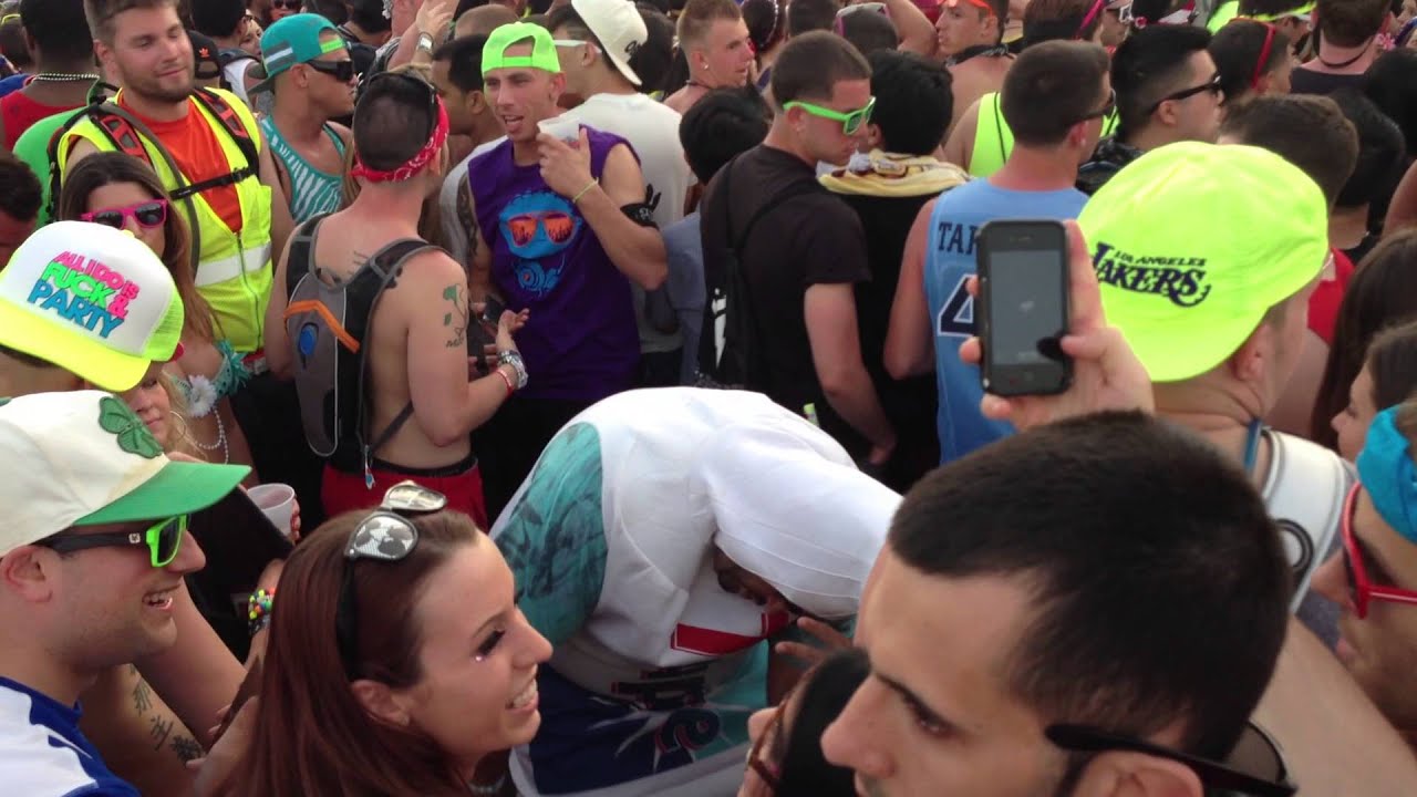 Assista a Toothpaste man at EDC NY no YouTube Assista a Toothpaste man at EDC NY no YouTube