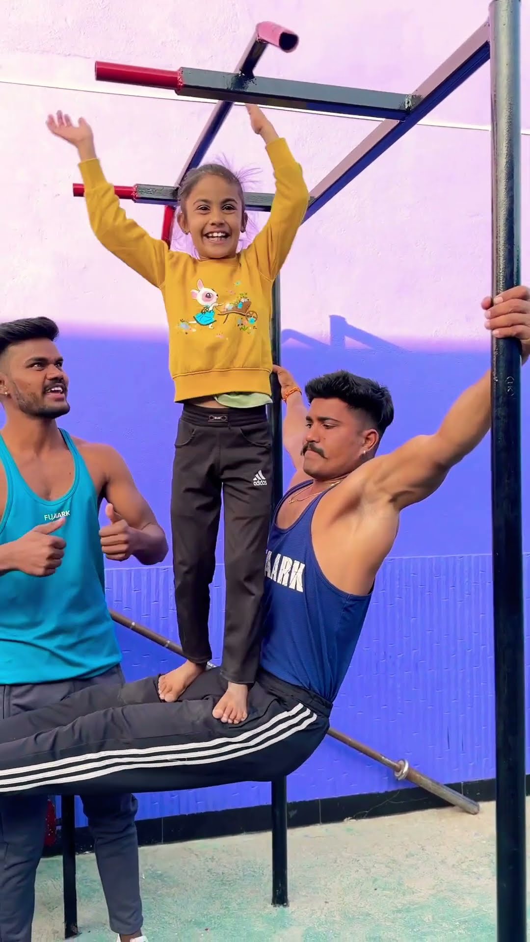 Pakda gaya ??? #funny #ytshorts #youtubeshorts #shortvideo #short