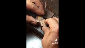 Cận cảnh cắt phôi vòng gỗ sưa vân LÔNG CHUỘT cho khách ❤️❤️