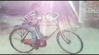 Bohot Acche Se Cycle Chla Ta Hai Laken Style Bhi Bohot Marta Hai
