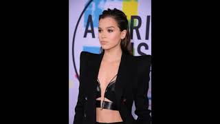 Hailee Steinfeld Attends The 2017 American Music Awards At Microsoft Theater In Los Angeles