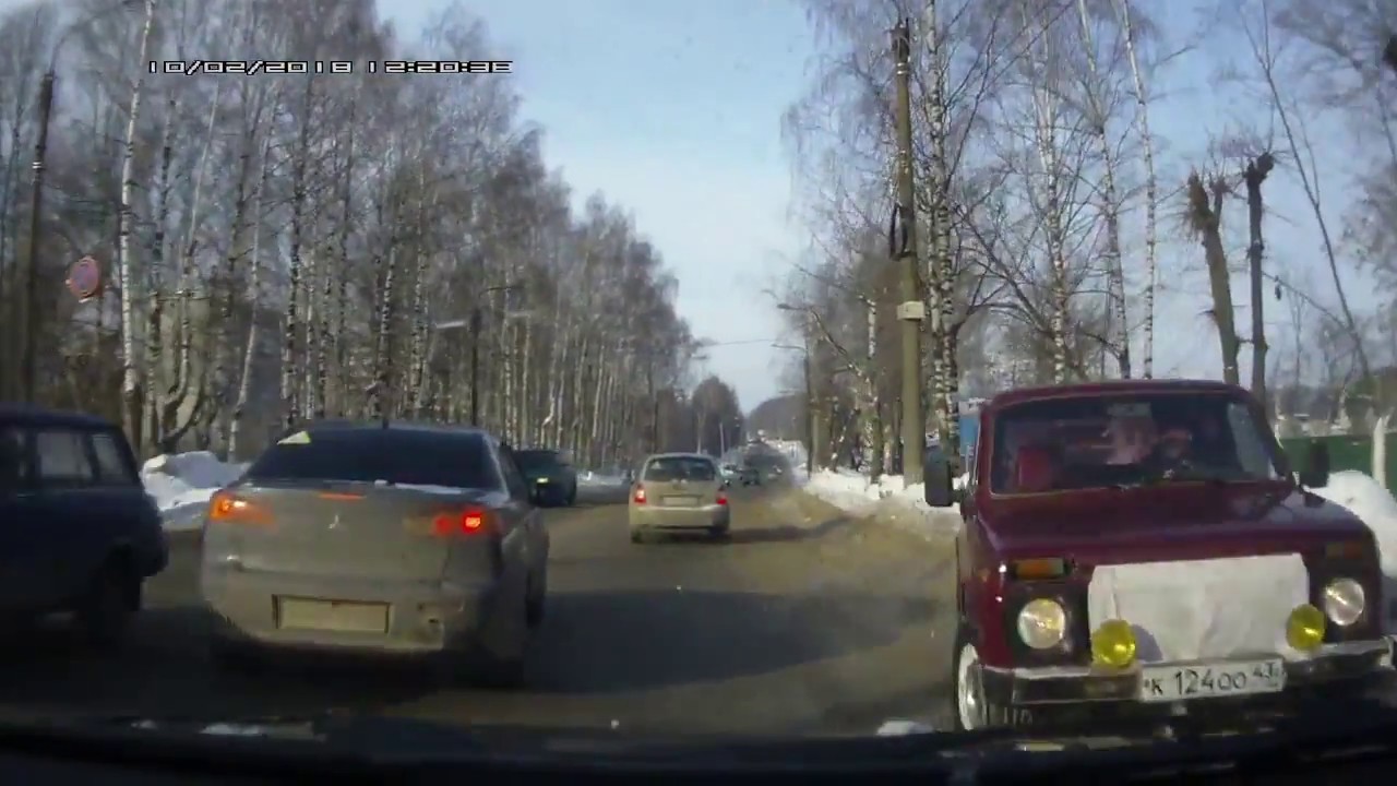 Нива на дороге