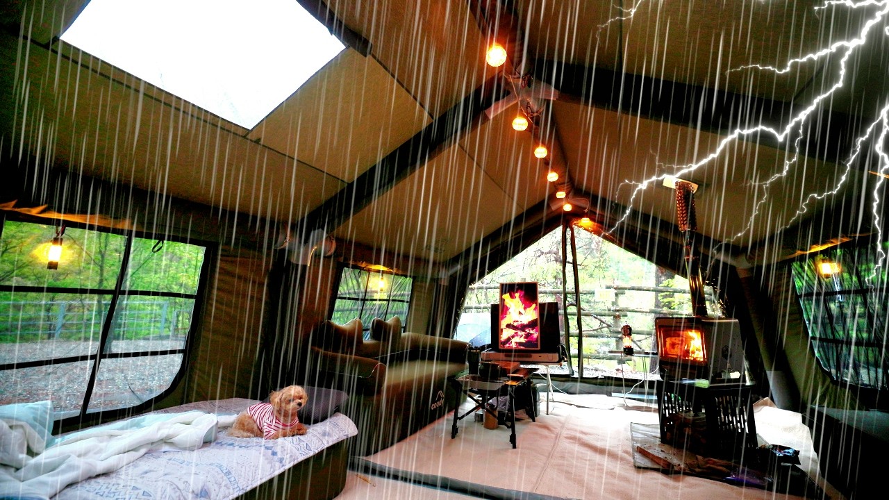 Соло-кемпинг в сильный дождь⛈️ с моей собакой | Огромная воздушная палатка & Расслабляющий ASMR