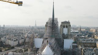 Pose des premiers éléments de la couverture de NotreDame de Paris