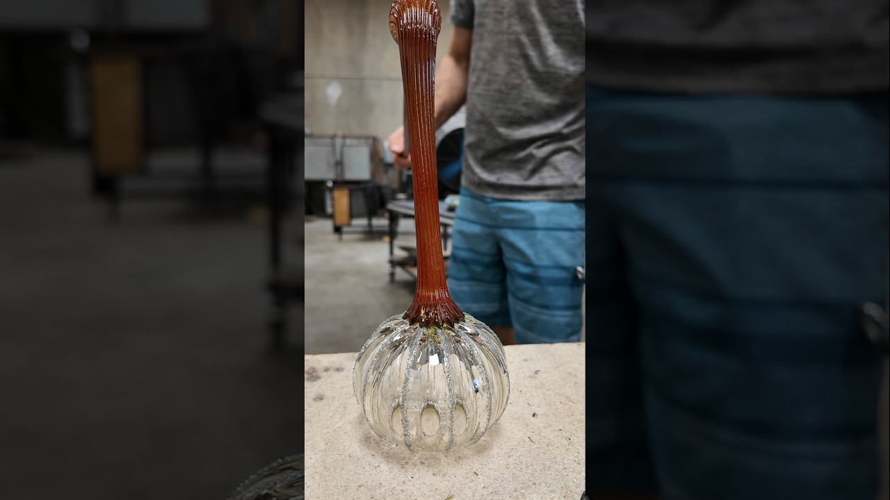2200 degree taffy!!! #glassblowing #glassart #glasspumpkin