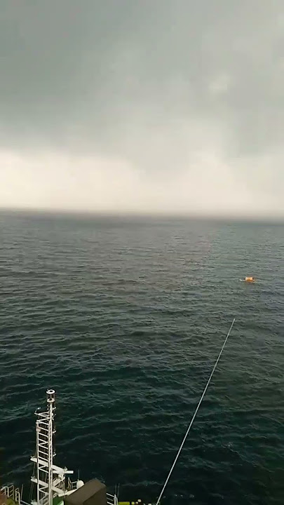 Kalo lagi bad weather trus lagi off ya cuma bisa istirahat dikamar aja.. #rig #offshore  #oilandgas