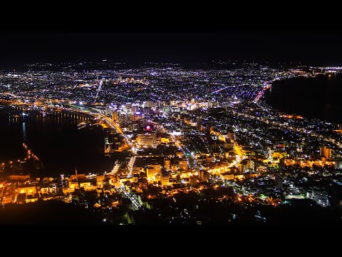 Japanese night view with the sea on both sides.