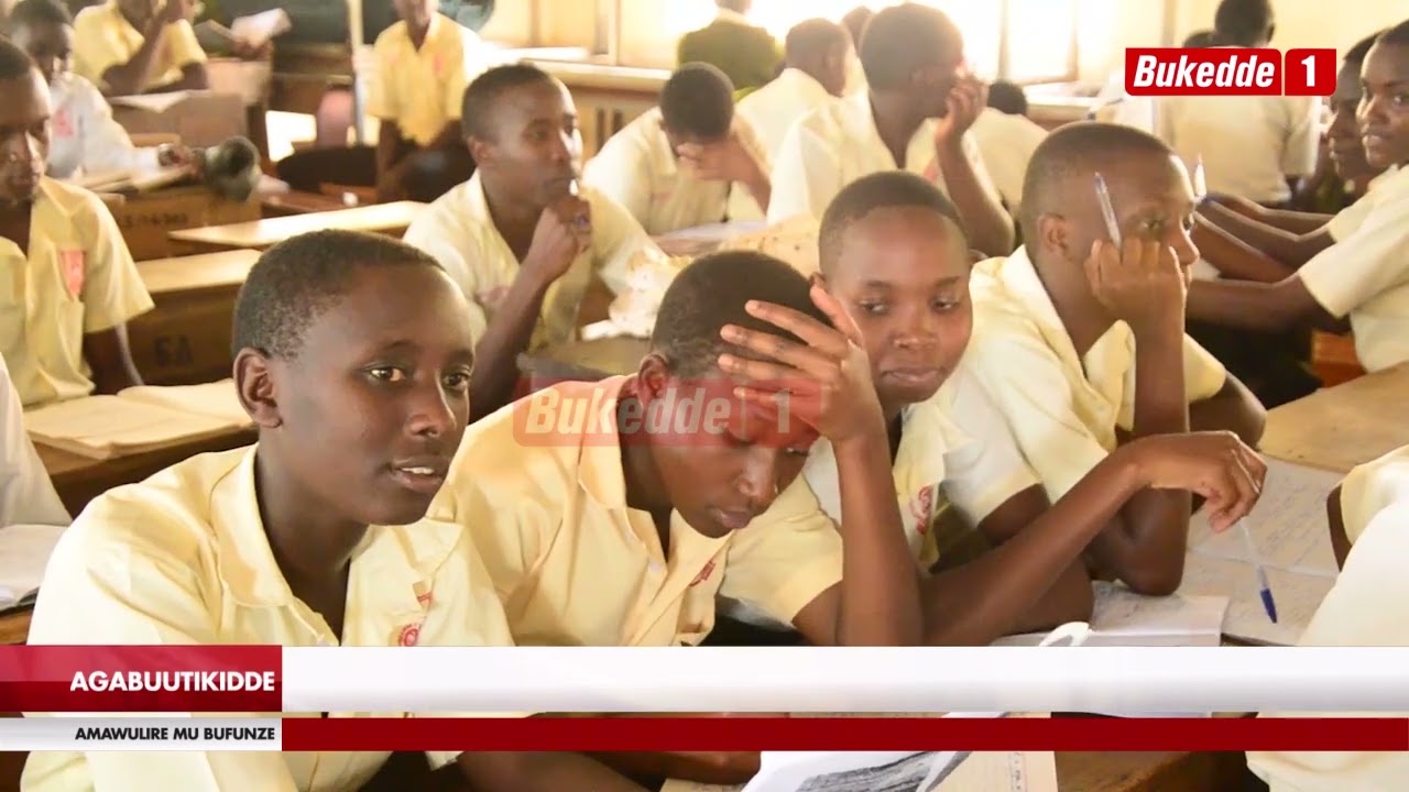 Директор государственной школы слишком сильно повысил плату за обучение.