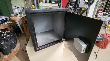 Megapa sebaiknya menggunakan Brankas Steel Safes (Brankas Plat Baja) 40x40x40 (Kombinasi 3 Level)