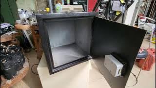 Megapa sebaiknya menggunakan Brankas Steel Safes (Brankas Plat Baja) 40x40x40 (Kombinasi 3 Level)