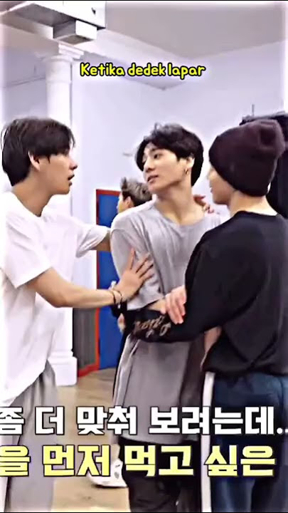 Jungkook mau makan malah diganggu hyungnya ya gini😂 #bts #short