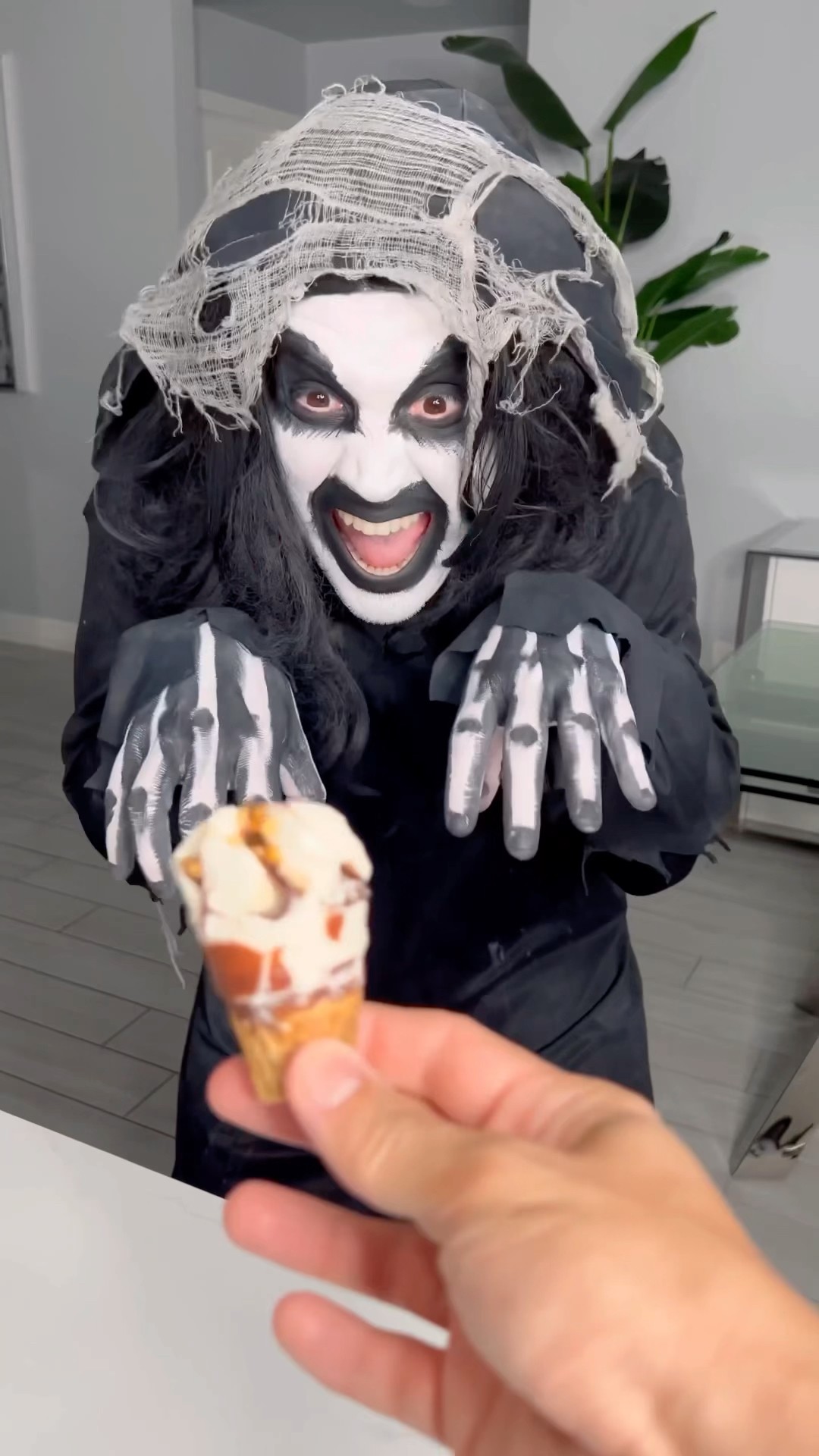 Clown and monster took his ice cream cone ? #shorts