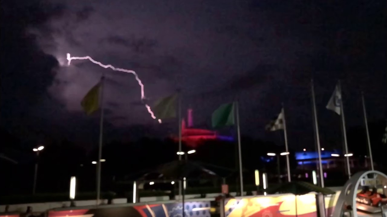 Space mountain slow-motion multiple lightning strikes boardwalk empire acteurs