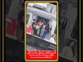 రైలు తలుపుల్లో వేలాడుతున్న జీవితాలు - ముంబై కఠిన వాస్తవం #telugu #train #railway