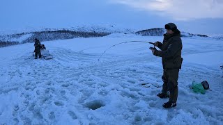 РЫБАЛКА В БАРЕНЦЕВОМ МОРЕ СО ЛЬДА / С ТРУДОМ ДОБРАЛИСЬ ДО МОРЯ И БЫЛИ ВОЗНАГРАЖДЕНЫ ХОРОШЕЙ РЫБАЛКОЙ