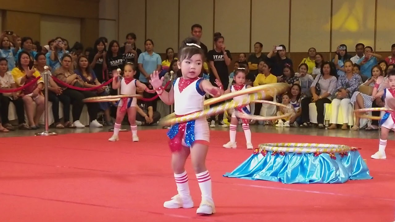 ฮูล่าฮูป ชนะเลิศที่ 1 ระดับประเทศ อายุ 3 ขวบค่ะ