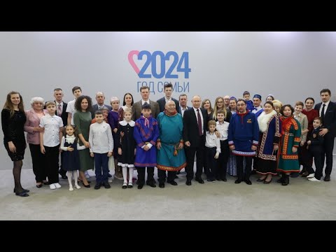 Путин на выставке «Россия» на ВДНХ дал старт Году семьи в стране