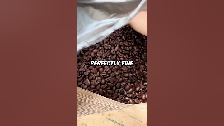 This woman caught Starbucks putting this in the trash  😱 🎥 thetrashwalker