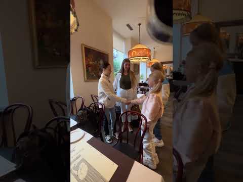 Познакомила дочек с Инстасамкой!