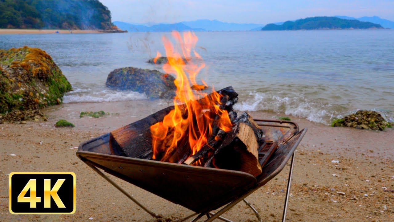 1 час расслабляется со звуком 4K волн и костёр. [Естественный звук]