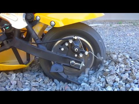 Basikal Power wheels tersekat dalam pasir