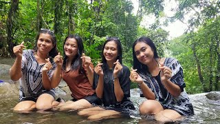 Gadis Dayak || Aktivitas Gadis Desa Suku Dayak saat di Hutan Kalimantan