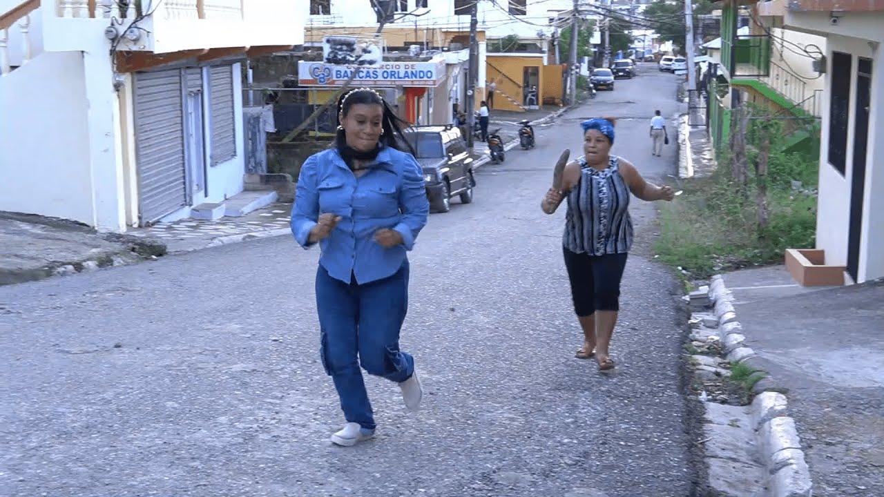 Esta Mujer se enoja porque muchos van a su negocio a cojer fiao y no quieren pagar