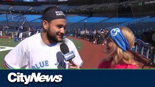 Blue Jays’ Whit Merrifield gives hilarious interview as Bo Bichette