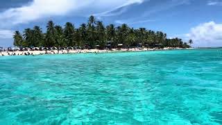 Spectacular island, arriving by boat to the sea of ​​7 colors Johnny Cay from San Andres Colombia