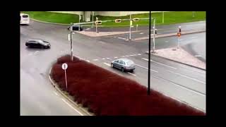 Red light runner T-bones a Škoda in Turku, Finland - Hard car crash