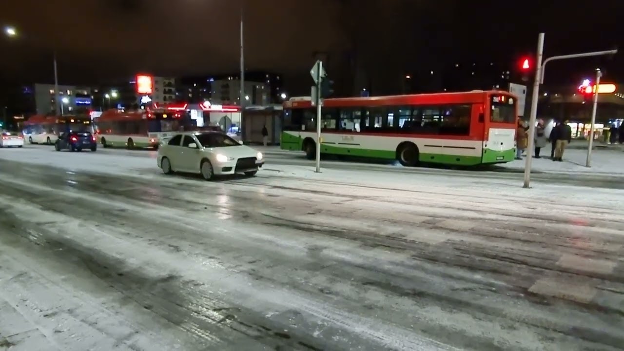 Szklanka na drodze 23.12.2023. Lublin ul. Droga Męczenników Majdanka/Lotnicza