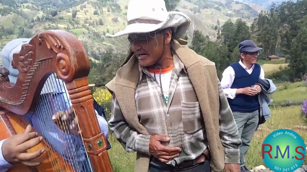 Cuando cnta Primitivo ( loco Primitivo )Acochaca - Ancash.