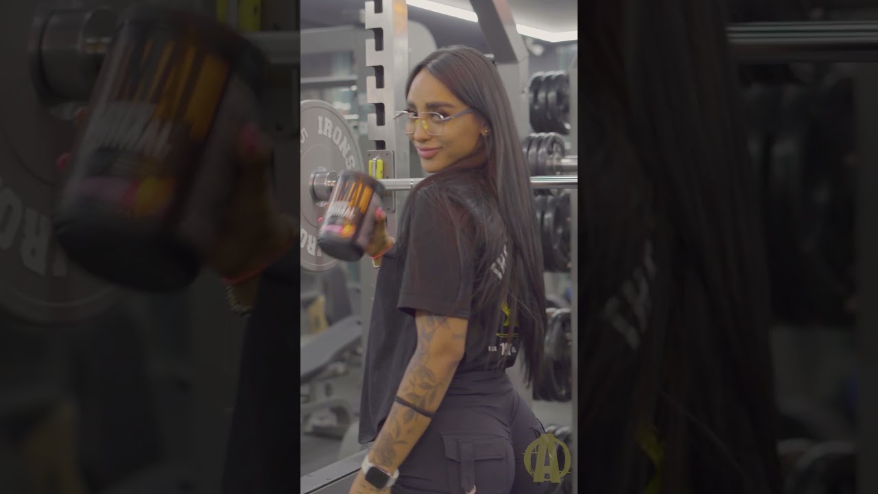Yessenia Canales visits SMX Guadalajara #animalpak  #motivation #protein