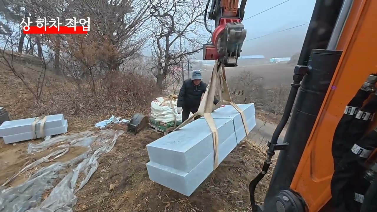 땀으로 레버가 젖은 그 첫번째 일은 대리석 하차 작업!