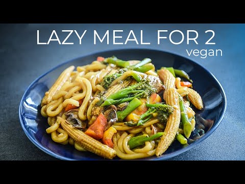 One-pot vegan udon with vegetables, hoisin and soy, from the video