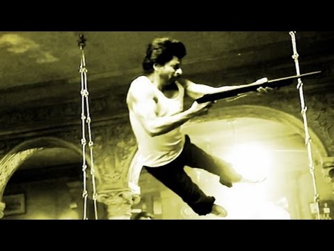 raees-|-check-out-this-intense-photo-of-shahrukh-khan-from-raees-action-scene