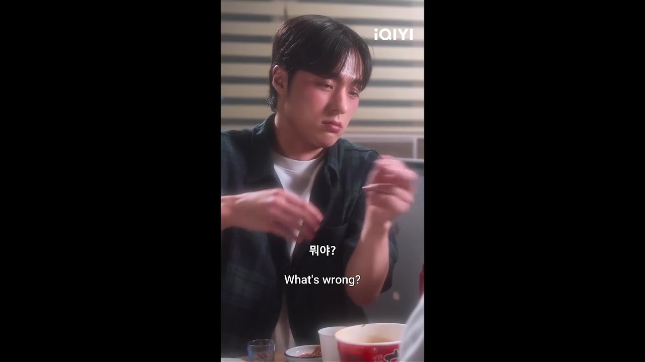 深情凝视与触碰：难以抗拒的爱恋