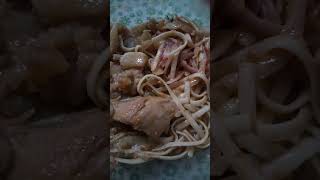 papa seca o Carapulcra con fideos o mancha pecho con salsa de cebolla. presa 🐔🐓🐔🐓🐔 pollo