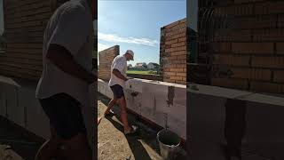 Кладка стены из газосиликатного блока. Laying a wall from a gas silicate block.