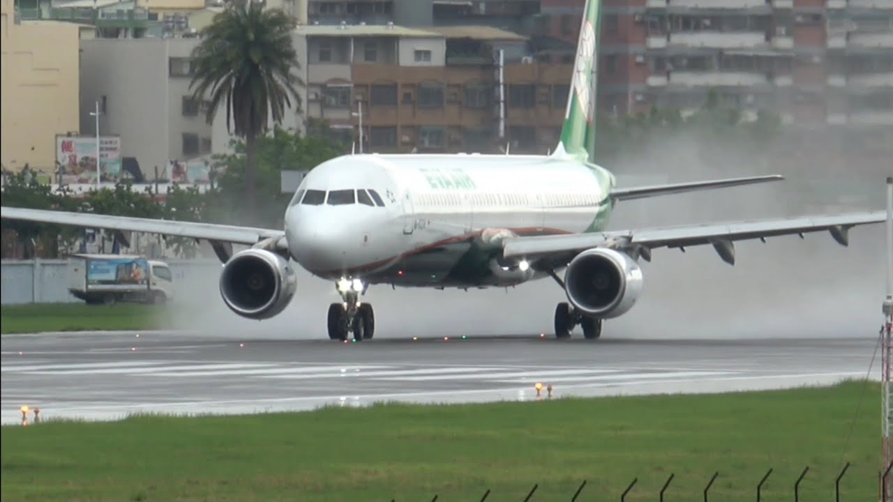 巧遇華航A321航訓//高雄小港機場飛機起降//。