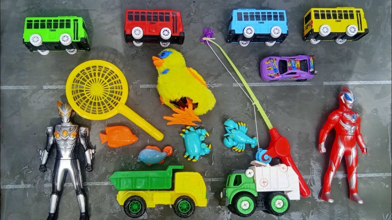 Menemukan mainan ultramen, bus tayo, ultramen, mobil truck, truck ...