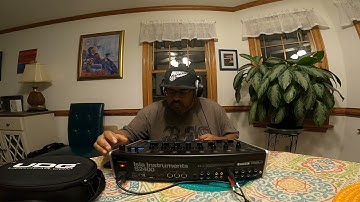 ISLA INSTRUMENTS S2400 12bit sampling drum machine (demo35)